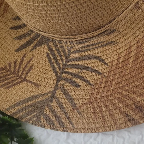 Wide-brimmed beach or field hat. Made mainly of straw. - Image 4