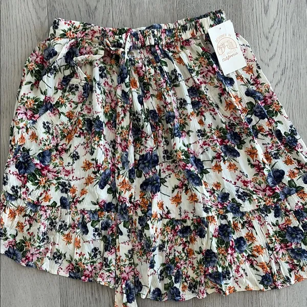 Bila Floral Wrap Skirt Tie Front Size Medium New - Image 2