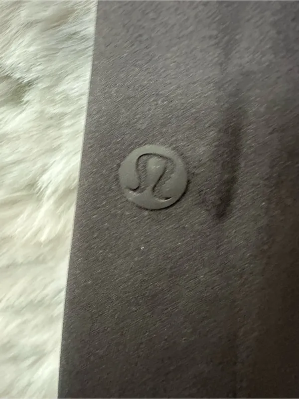 498. Lululemon On The Fly joggers sz 4 - Image 3