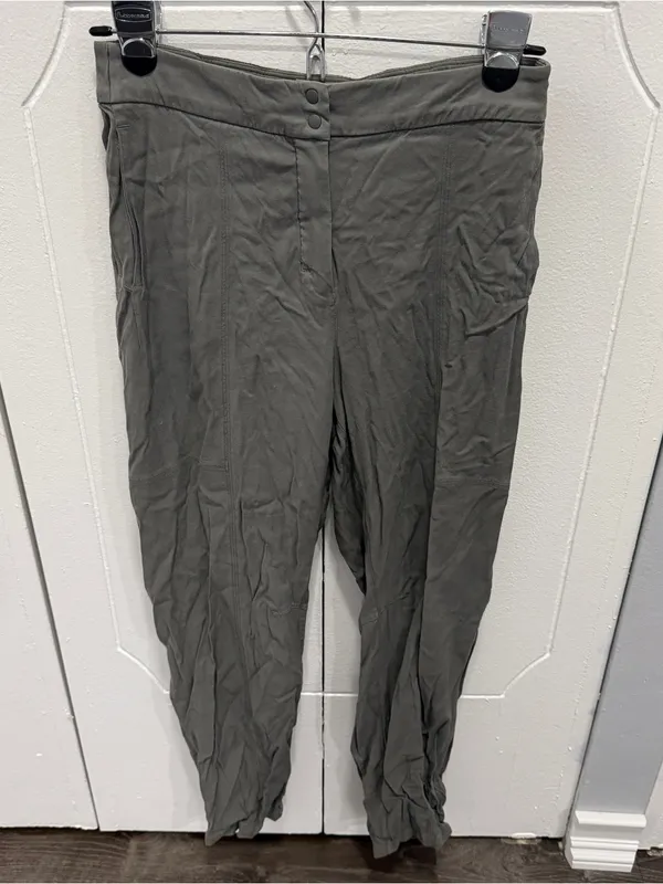Lululemon Grey Sage Dynamic Days Pant - Image 5