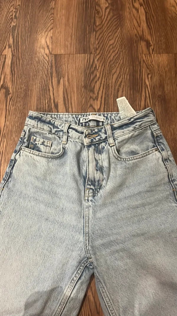 ZARA Jeans Straight High-Rise Light Wash Leg Raw Hem - Image 4