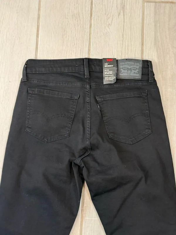 Levi's Black High-Rise Skinny Jeans for Women - Image 8