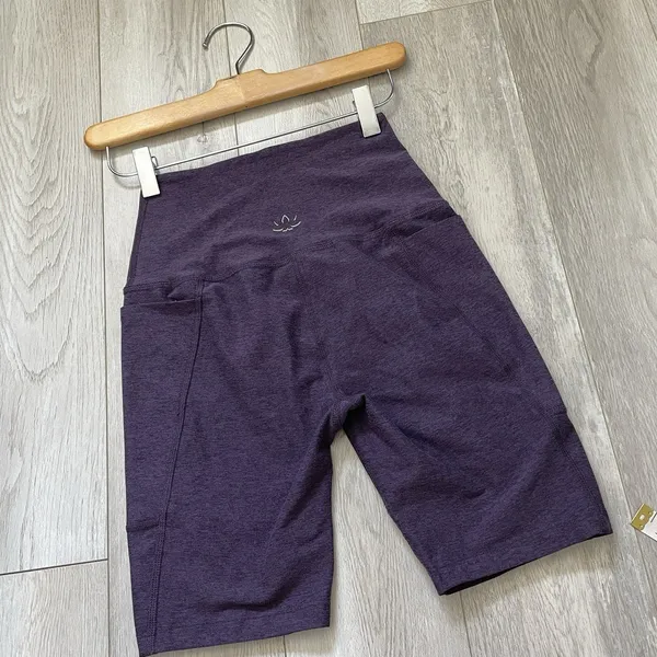 Beyond Yoga Shorts pockets 7" workout womens Purple (small) activewear outdoor - Image 4