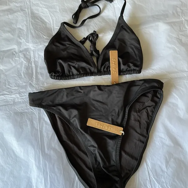 Skims Swim Bikini Set triangle top‎ "L" and high leg bikini bottom "M"Color onyx - Image 2