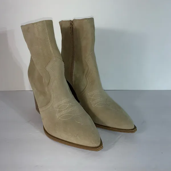Steve Madden Stable and Sand Suede Booties Block Heel Zip Up Size 7.5M READ - Image 8