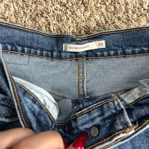 Levi’s Wedgie Straight High Rise Distressed Jeans Sz 28 - Image 2