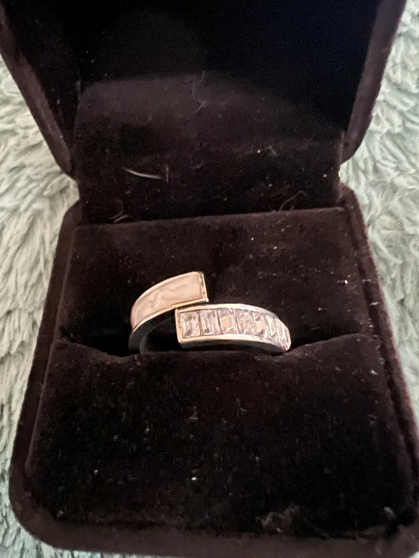 Women’s Stainless Steel Silver Faux Emerald Adjustable Band Size 7-9 - Image 2