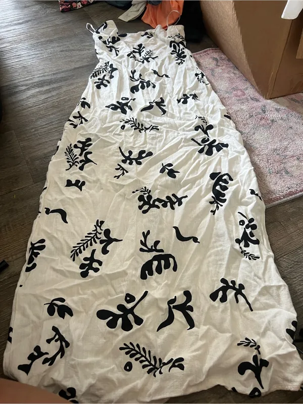 Paper Heart White & Black Floral Linen Maxi Dress - Image 12
