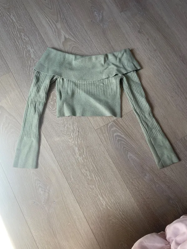 Wild Fable Light Green Off the shoulder cropped long sleeve - Image 2