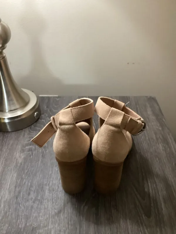 Marc Fisher Vixen Cutout Suede Block Heel Sandals Size 7M Tan - Image 4