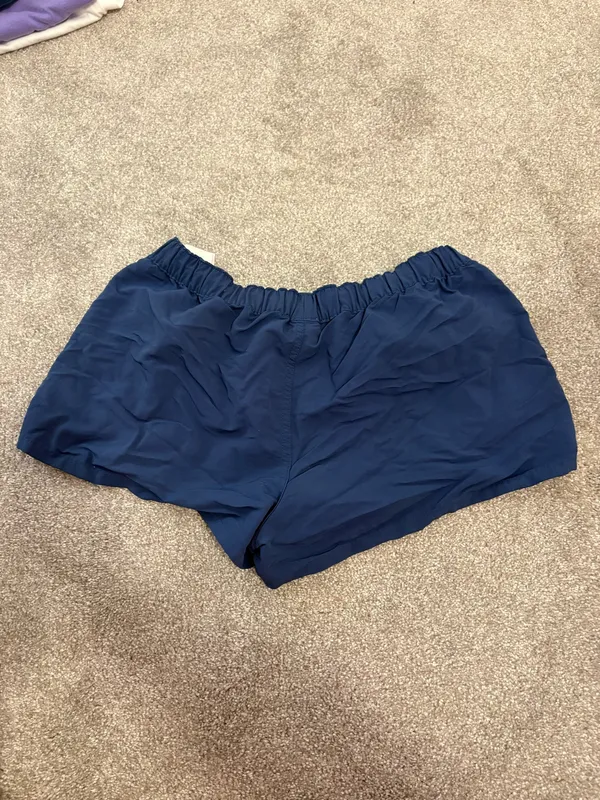 Patagonia WOMEN'S BARELY BAGGIES 2 1/2" SHORT - Image 2