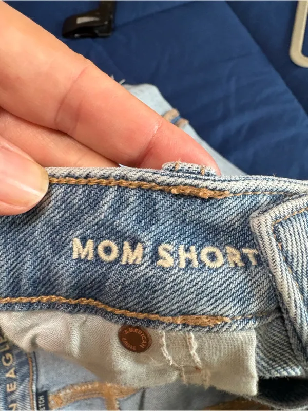 American Eagle Blue Denim Mom Shorts High Rise Frayed Hem Stretch Size 14 - Image 3