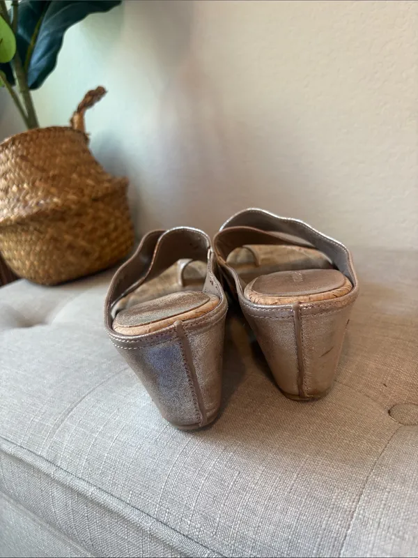 Donald J. Pliner Metallic Rose Gold Cork Wedge Slide Sandals 8.5 - Image 5