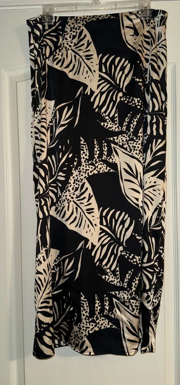 Target future collective alani noelle Tropical palm leaf Skirt Black & Cream NWT - Image 4