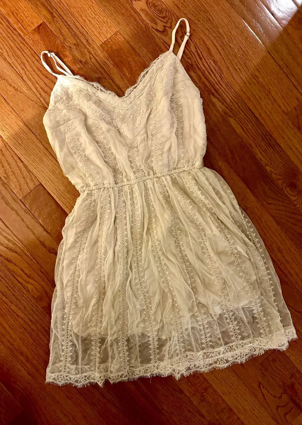 Abercrombie Cream Lace Dress - Image 3
