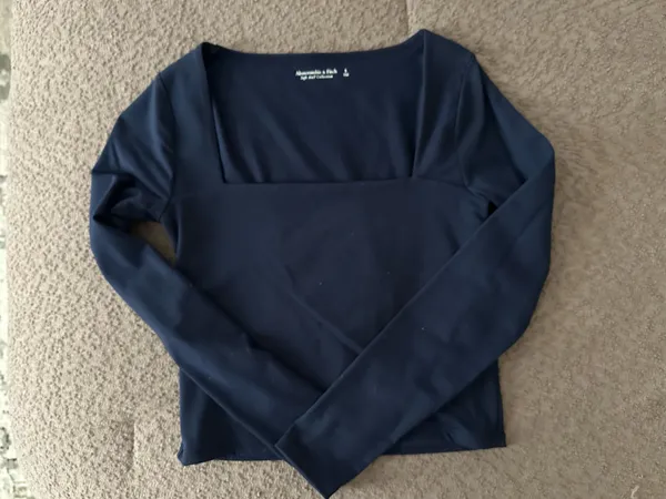 Abercrombie & Fitch Soft AF Crop Navy Long Sleeve - Image 4