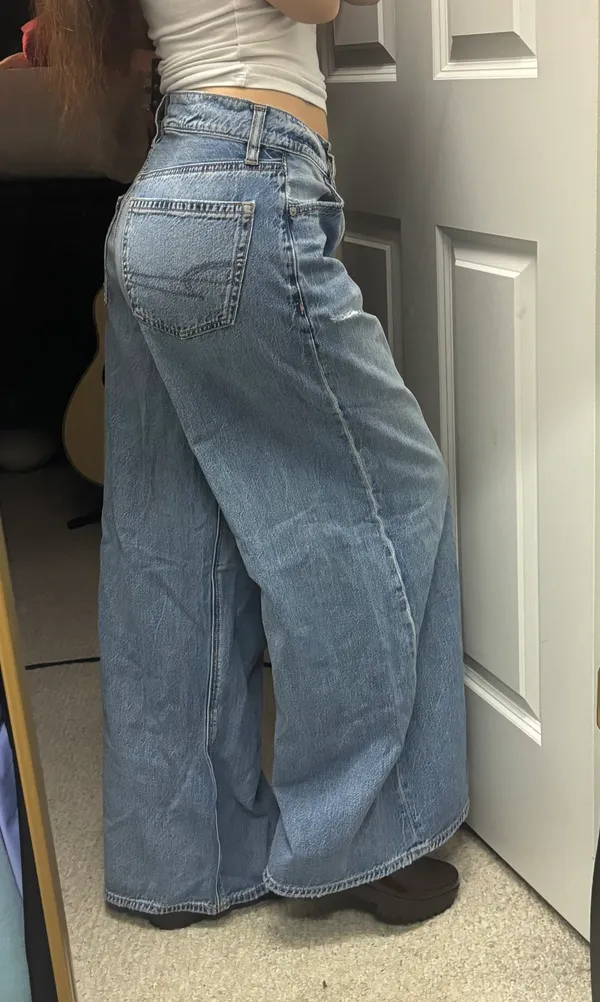 American Eagle Baggy Jeans - Image 3