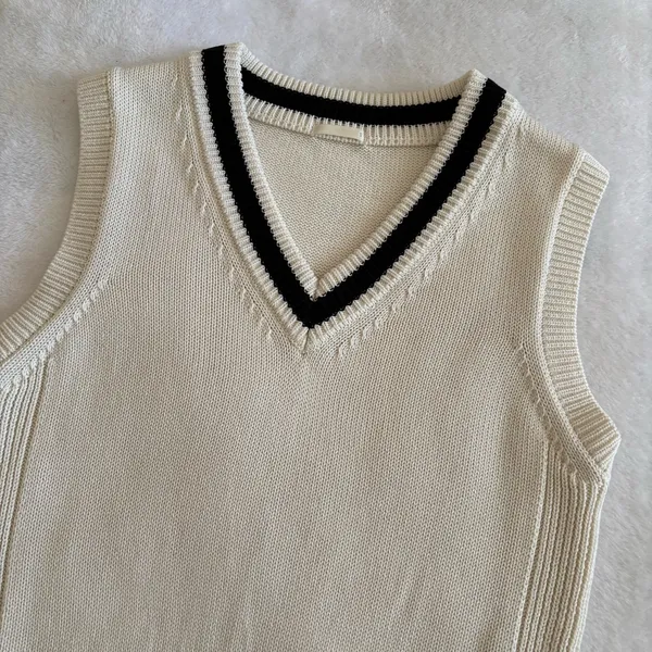 Uniqlo GU White Knit Vest - Image 2