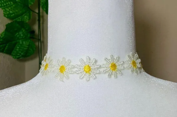 Daisy Chain Floral Choker Necklace New - Image 10