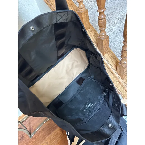 LOJEL Niru City Tote in Black - Image 8