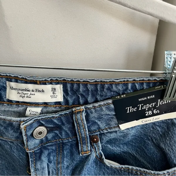 Abercrombie & Fitch Curve Love High Rise Taper Jean Size 28 Short NWT - Image 4