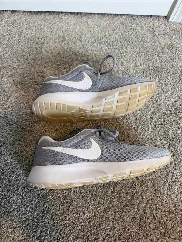 Nike Women’s Light Gray Mesh Sneakers - Image 5