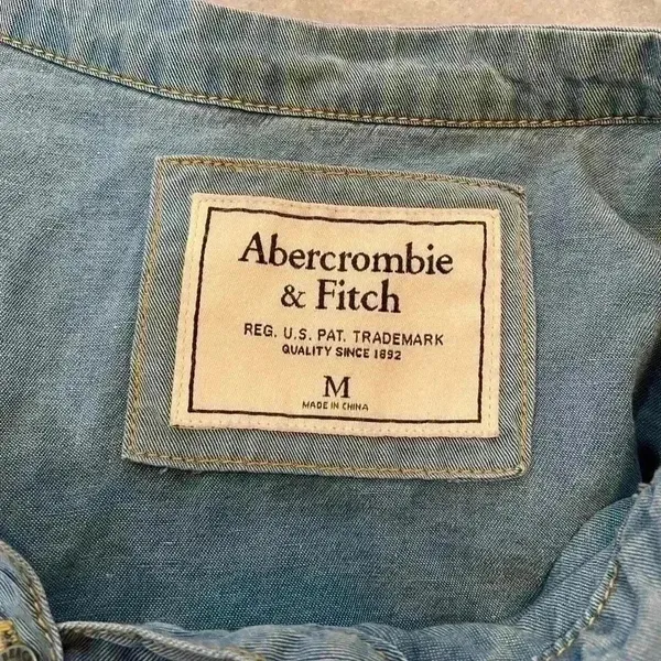 Abercrombie & Fitch Tie Front Quarter Button Long Sleeve Denim Blouse Size M - Image 10