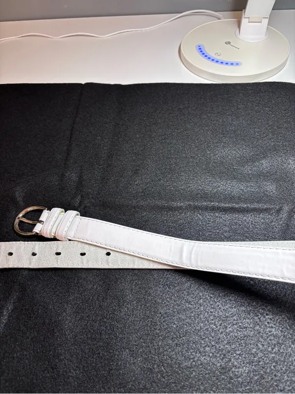 Classic White Leather Belt with Silver-Tone Buckle - Image 7