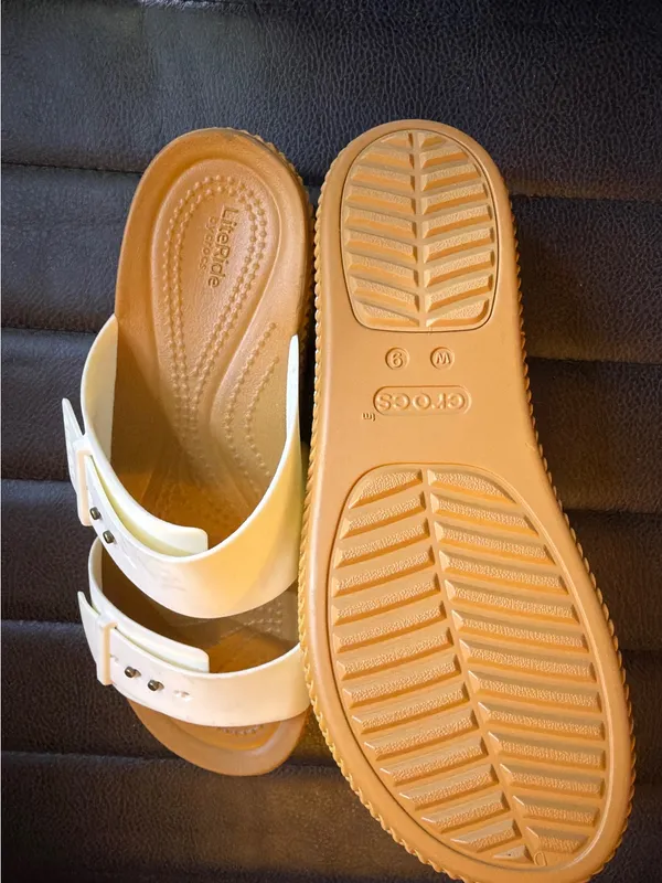 Crocs Women's Brooklyn Woven Buckle Platform Sandals - Image 3