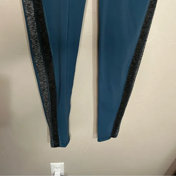 Vuori Racer Blue Gray Side Stripe High Rise Athletic‎ Leggings - Image 4
