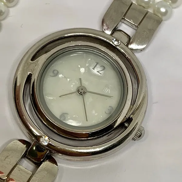 TCZ Simulated Pearl Silver Tone Quartz Analog Ladies Watch 29mm size 8” running - Image 3