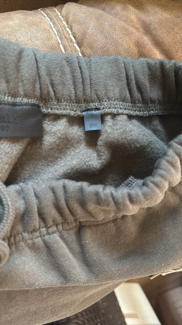 Fear of God Essentials Shorts sweat - Image 15