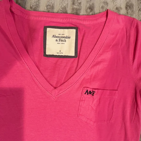 Abercrombie & Fitch‎ Y2K Womens Pink V-Neck Short Sleeve Pocket T-Shirt Size M - Image 3