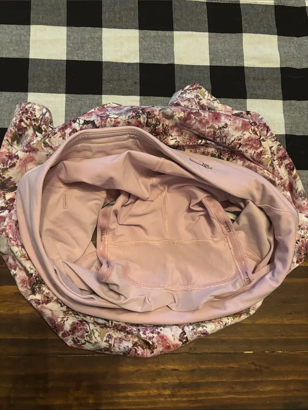 Lululemon Play Off The Pleats Skirt Blossom Spritz Multi Pink Chalk Size 8 - Image 6