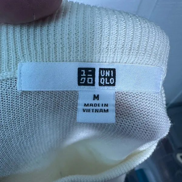 Uniqlo Crew Neck Wool Off White Sweater Size Medium EUC - Image 6