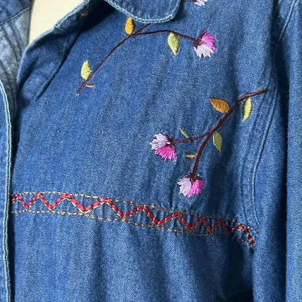 90’s Embroidered Denim Button Down Shirt with Holiday Berries, Leaves, sz Medium - Image 6