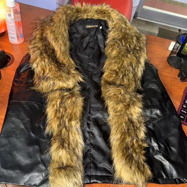 Women's Black Faux Fur Vest - Image 2