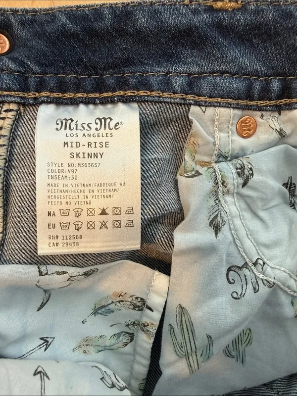 Miss Me Heaven Mid-Rise Skinny Distressed Raw Frayed Hem Jean, 31 - Image 8