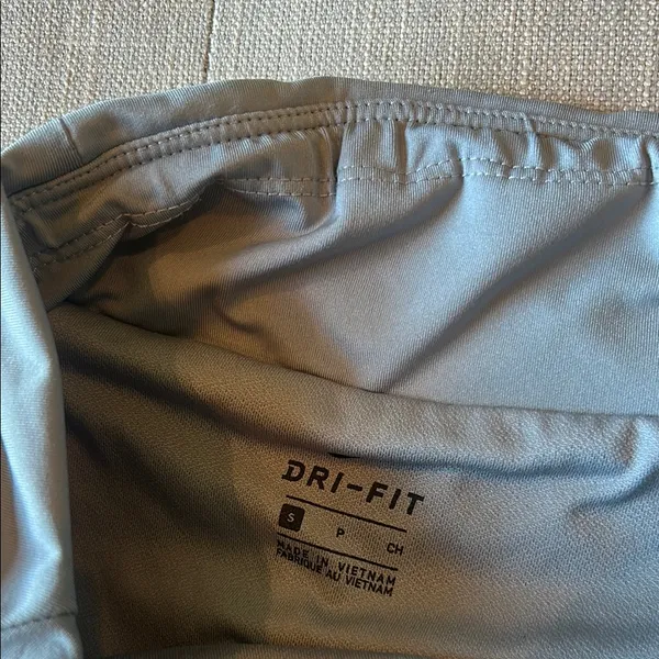Nike Dri-Fit Light Gray Athletic Shorts Size Small - Image 3