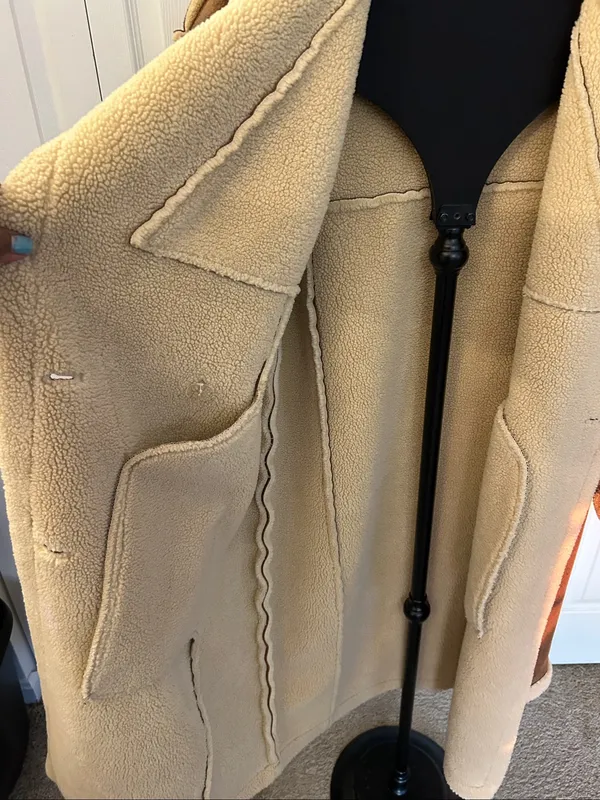 Pretty Little Things/ Boohoo Faux Thick shearling weighted Jacket! Deep pockets - Image 7
