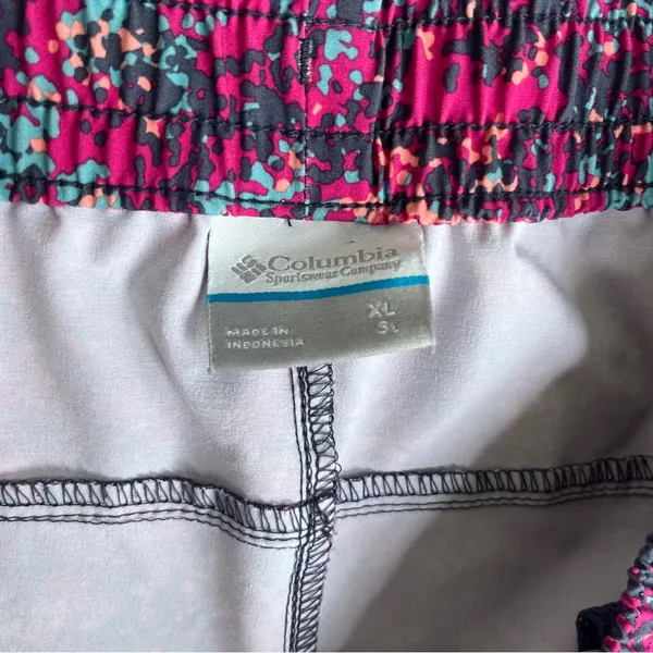 Columbia Women's Colorful Running Outdoors Shorts with mesh pockets XL - Image 4