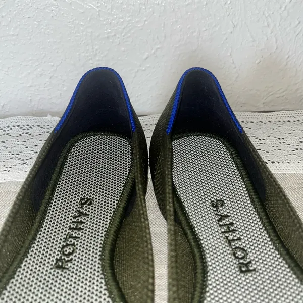 Women's Rothy's The Point Ballet Flat in Retired Olive Green Size 5 - Image 4