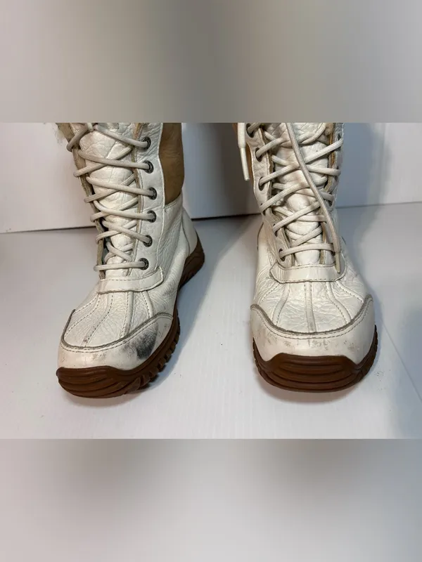 UGG SN 3235 shearling winter snow lace up boots women size 7 - Image 4