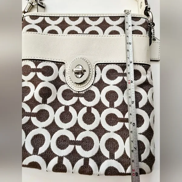 Coach Signature Swing Pack Style 43466 Crossbody - Image 9