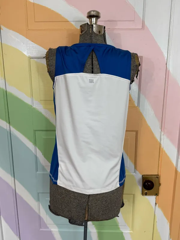 Tail Blue & White Cutout Back Sleeveless Performance Tank Top Sz Med 💚🍄 - Image 4