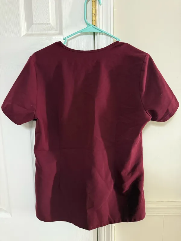 FIGS Scrub Top maroon  - Image 2