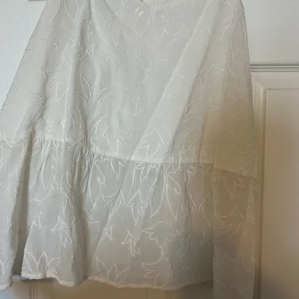 LOFT Tank Top. Size Medium - Image 3
