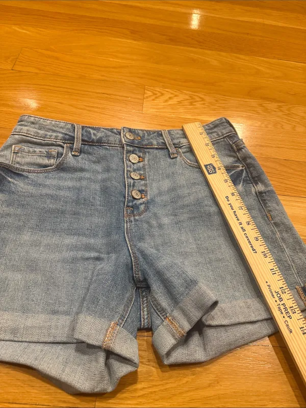 Old navy button fly high -rise Jean shorts size 6 . - Image 4