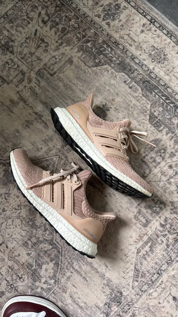Adidas Ultraboost 4.0 sneakers in the "Ash Pearl" - Image 2