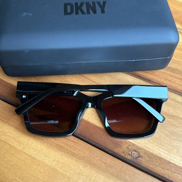 DKNY DK551S Sunglasses - Image 2